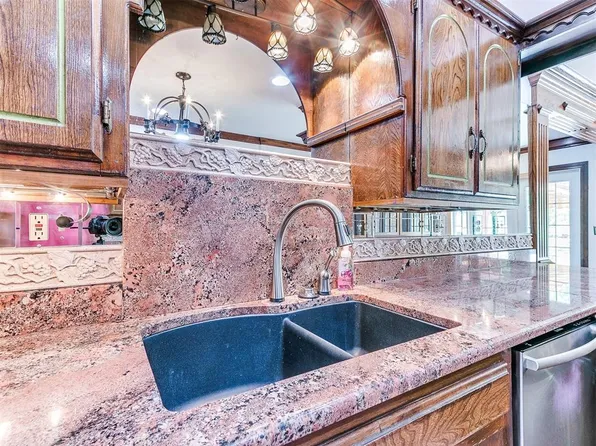 1607 Squirrel Tree Pl, Edmond, OK 73034