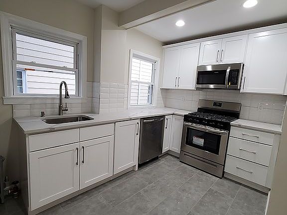 4th image of 428 S 1st Ave