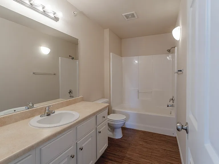 Sandstone Heights Apartments — Photo 34