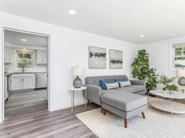 6 Castle Terrace, Scarborough, ME 04074