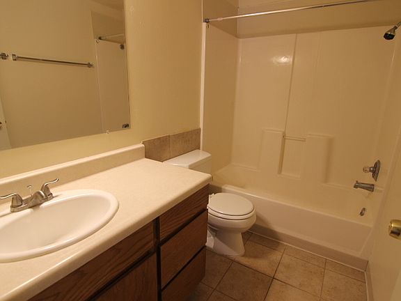 4th image of 234 W 1st S APT 202