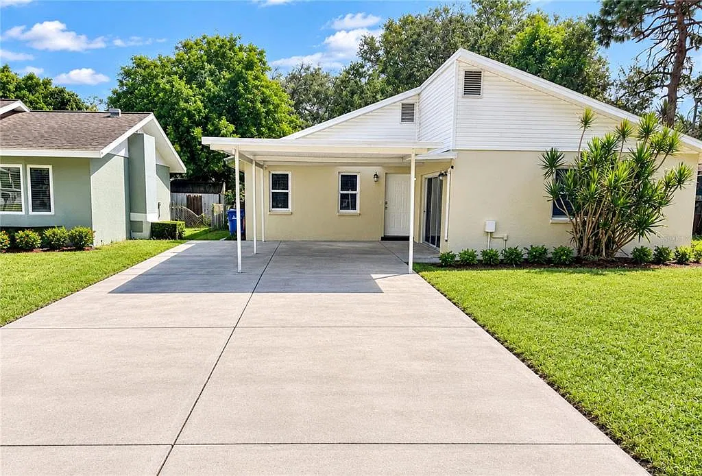 3 bed, 2.0 bath, 1732 sqft, $2,400 — Photo 2
