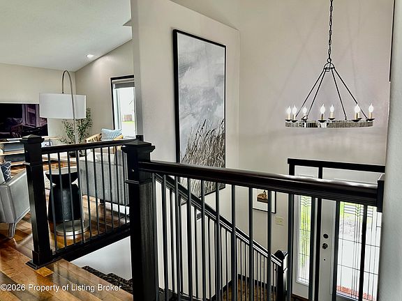 3rd image of 622 Diamond Dr