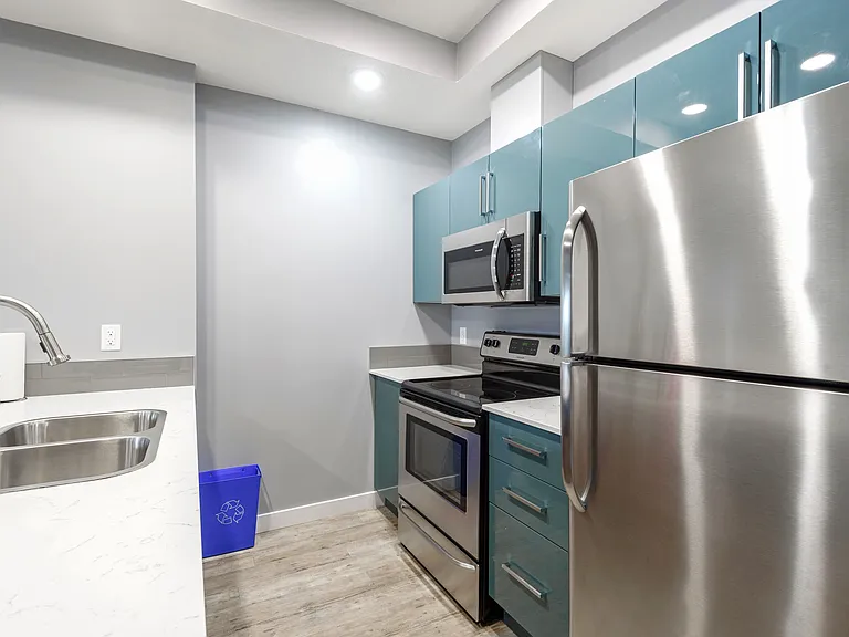 1827 Albert St — Photo 21