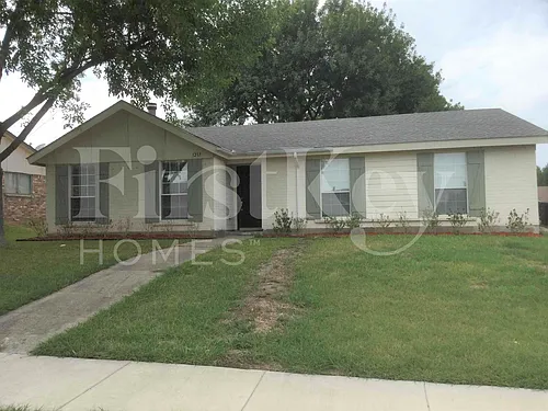 1217 Meadow Creek Dr Photo 1