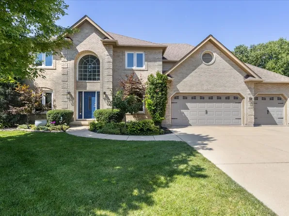 1411 Frenchmans Bend Dr, Naperville, IL 60564