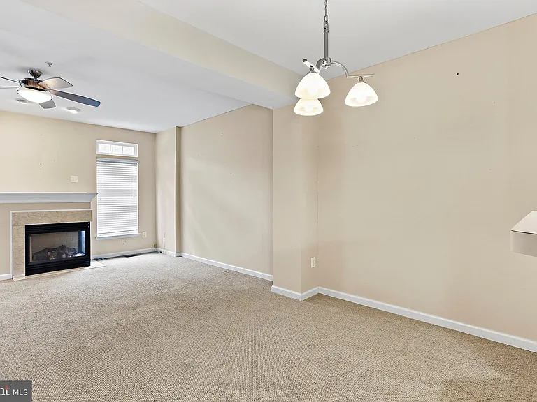 570 Eisenhower Dr — Photo 4