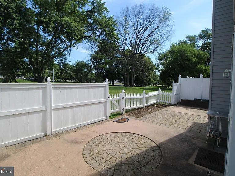 681A Rose Hollow Dr — Photo 34