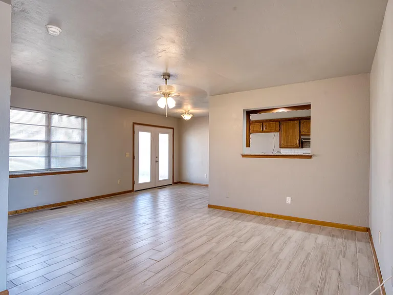303 Kimberly Ln — Photo 3