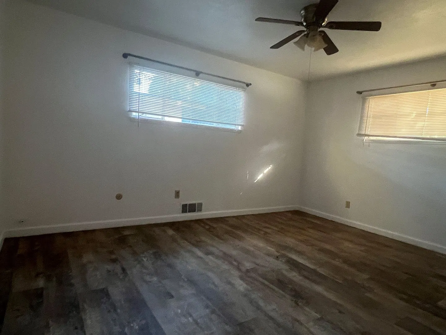 705 N Heights Dr — Photo 3