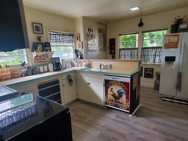 481 W Bush St — Photo 3