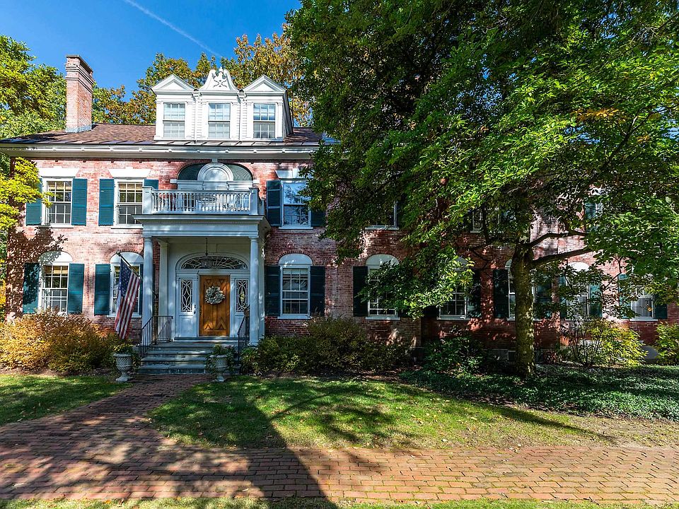 1st image of 39C Elm St