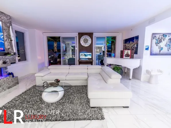 199 Drake St #Penthouse, Vancouver, BC V6Z 2T9