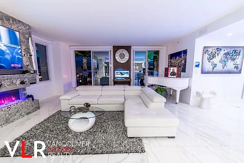 199 Drake St #PENTHOUSE Photo 1