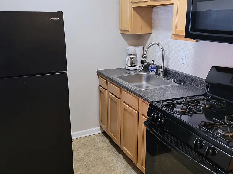 Maplewood Square Apartments — Photo 36