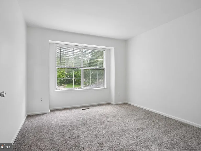 1 Colebrook Ct — Photo 27