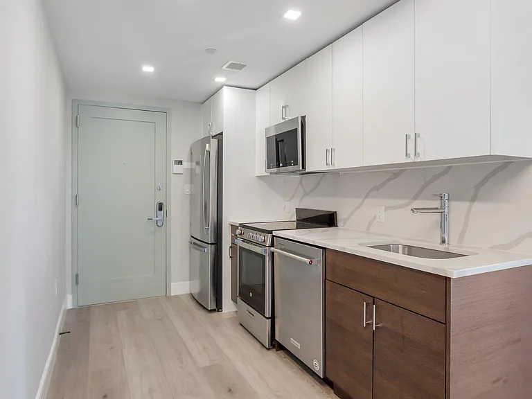 605 Hart St #Penthouse 7 — Photo 1