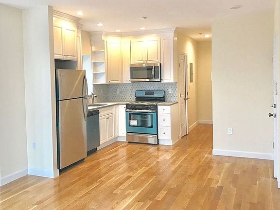 3rd image of 206 Bay 29th St #2A