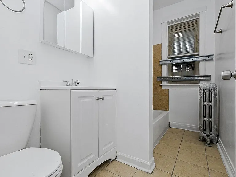 7556-58 S. Calumet Ave. / 320-28 E 76th St. — Photo 14