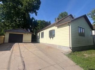 1015 Center St, Omaha, NE 68108