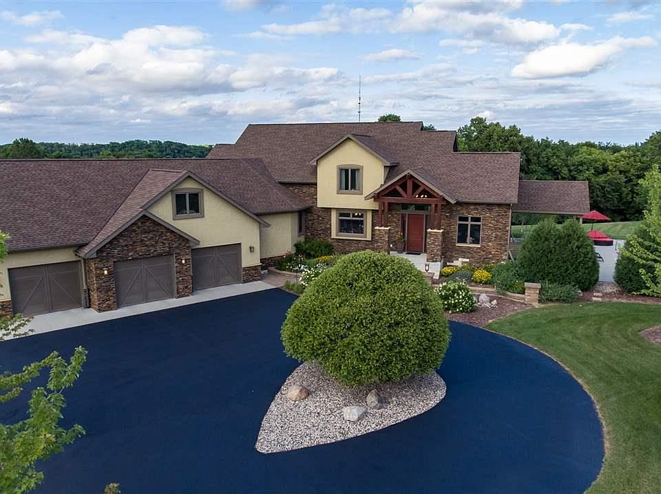 1st image of 31 Trail Dr