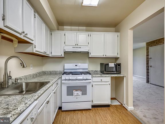 2nd image of 776 Quince Orchard Blvd #10