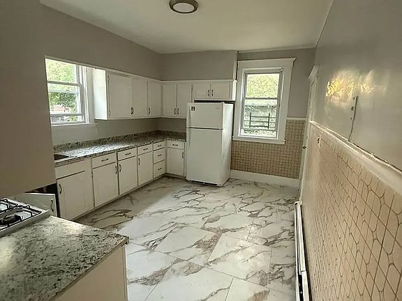 2nd image of 181 N Munn Ave #5C