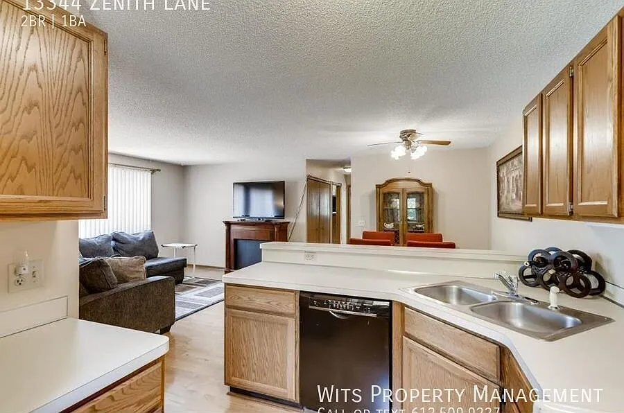 Fantastic 2 Bedroom, 1 Bathroom Townhouse — Photo 3