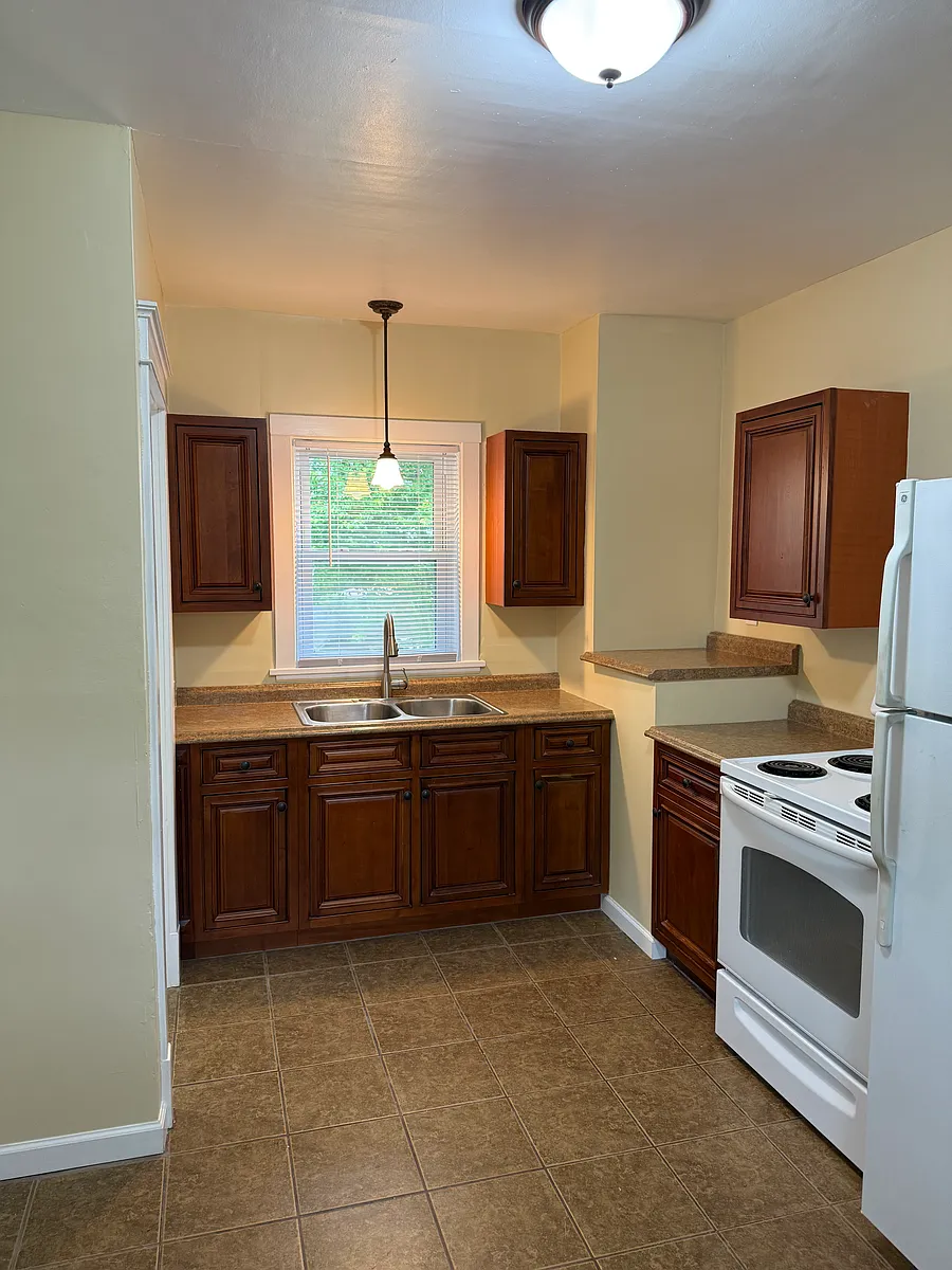 Building Photo - 600 Old Falls Blvd #3