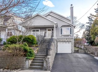 88 Bayview Ave, Port Washington, NY 11050