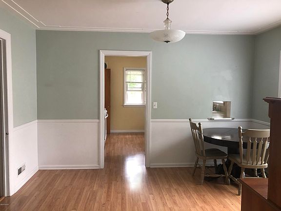 5th image of 1717 Hillmount St NW