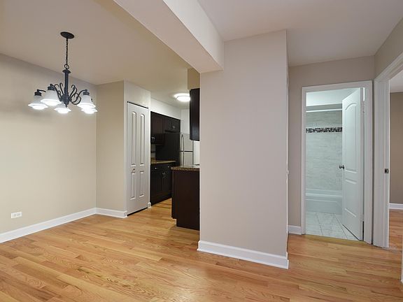 5th image of 432 W Wellington Ave APT 208