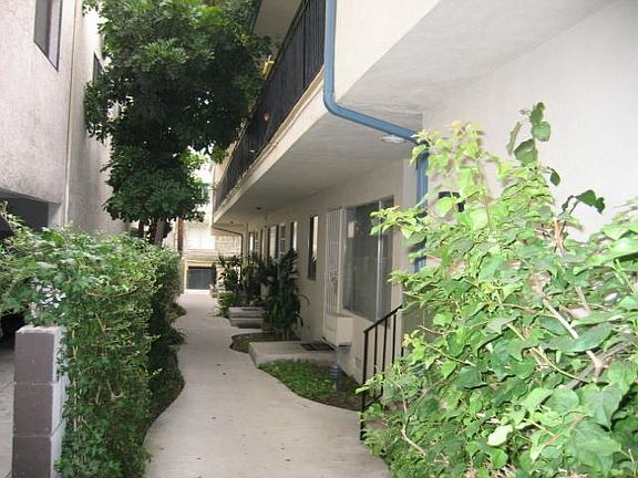 3rd image of 421 N Kenwood St APT 8