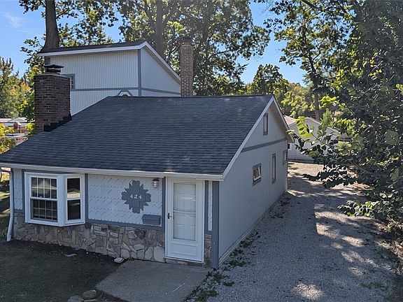 5th image of 424 E 319th St