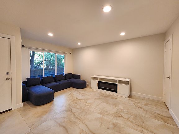 2nd image of 408 Burchett St Unit 6