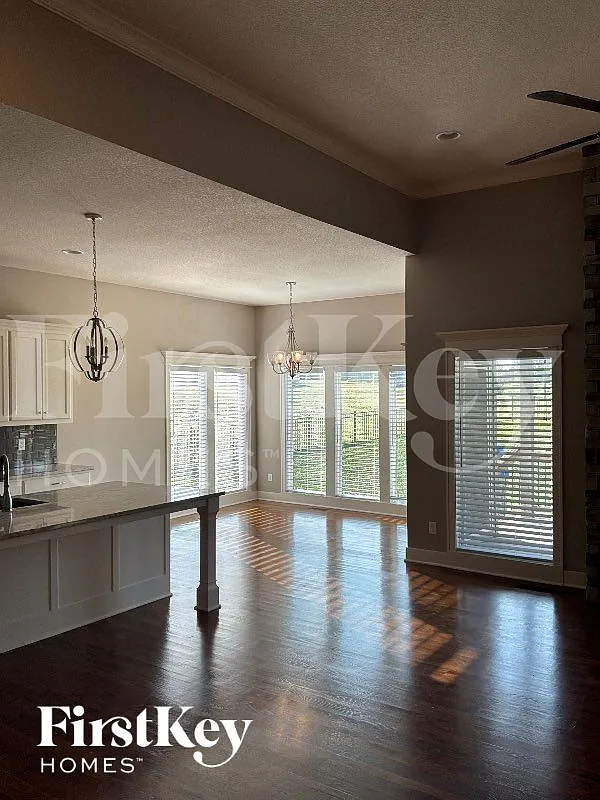3 bed, 3.0 bath, 2552 sqft, $3,590 — Photo 3