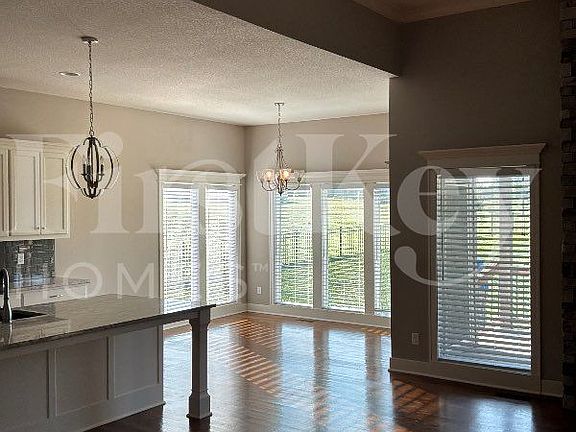 3rd image of 15235 Knight Rd