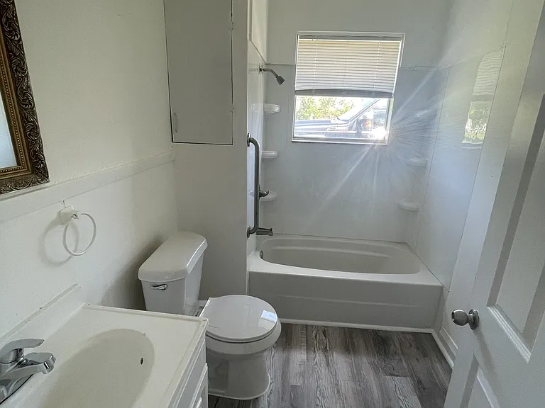 206 S King St #B — Photo 6