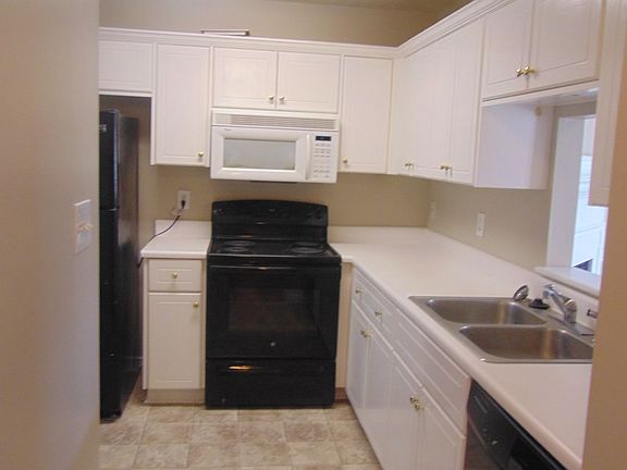 3rd image of 4727 Crosshaven Dr