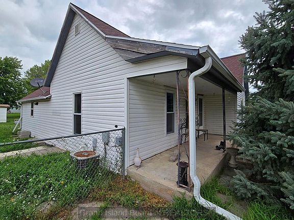 3rd image of 11802 Davis St