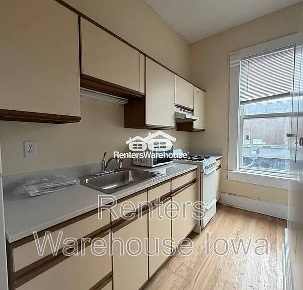 1215 25th St #4 — Photo 6
