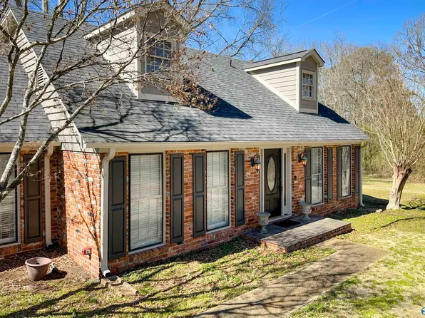 3625 Woodtrail Dr, Decatur, AL 35603