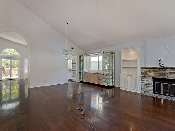 4th image of 4216 Caminito Cassis