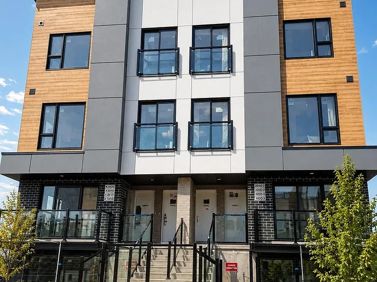 16 Melbourne Ave #202D — Photo 1