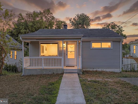 4th image of 9841 Lyon Ave