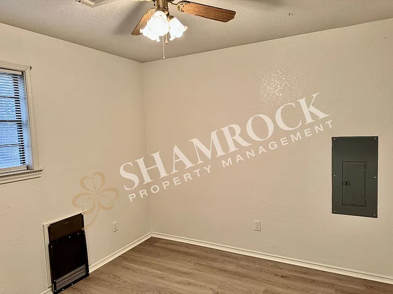 712 N Crooked Creek Rd — Photo 10