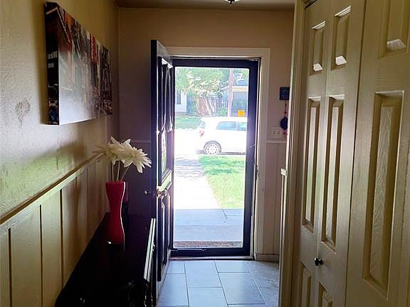 4th image of 324 N Charles St
