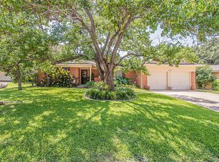 1009 King Dr, Bedford, TX 76022