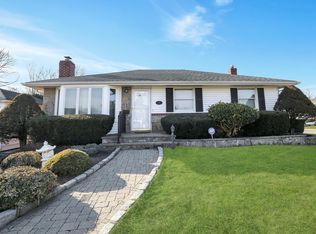 1 Deborah Rd, Syosset, NY 11791