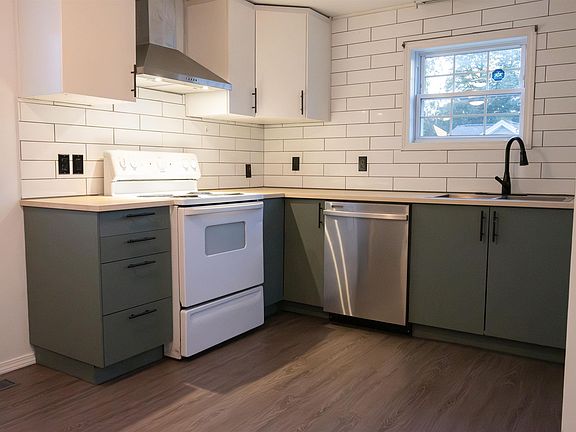3rd image of 275 Circle Dr